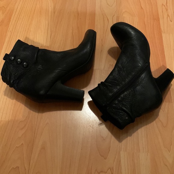 Miz Mooz leather ankle heeled booties - Picture 3 of 4